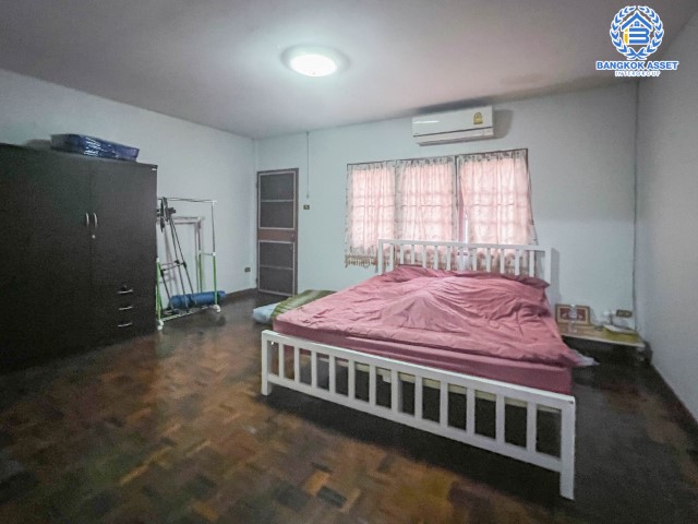 *****ทาวน์เฮ้าส์มือสองย่านกรุงเทพฯ ม.บัณฑิตโฮม วิภาวดี76 เนื้อที่มากถึง 22.5 ตร.ว. ฟังก์ชัน 3 ห้องนอน 2 ห้องน้ำ 1 ที่จอดรถ บ้านพร้อมอยู่ ต่อเติมครัว บนทำเลดีติดถ.วิภาวดี-รังสิต ใกล้รถไฟฟ้าสายสีเขียว "สถานีคปอ." และทางด่วน "ดอนเมืองโทลเวย์" จองด่วน!